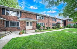 172 Edmunton, North Babylon, NY 11703