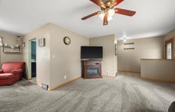 9537 W Sarasota Pl, Wauwatosa, WI 53222
