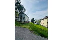 1013 Shutterly St, California, PA 15419