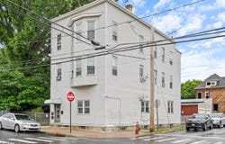 30-32 Geneva St, Elizabeth City, NJ 07206-1615