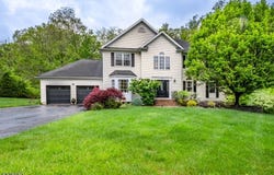 8 Andrea Ct, Mount Olive Twp., NJ 07828-1400