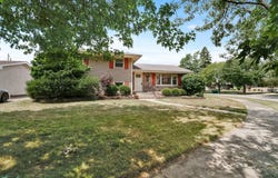9554 Crestwood Avenue, Munster, IN 46321