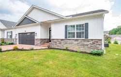 993 Pin Oaks Drive, Broadview Heights, OH 44147