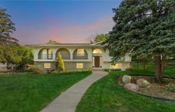 1920 Kyle Place, Golden Valley, MN 55422