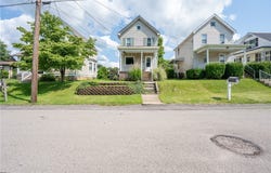 321 W Keeling Ave, Derry, PA 15627