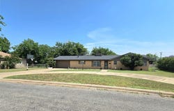 2015 Willard Drive, Altus, OK 73521