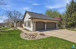 612 E 61St St, Sioux Falls, SD 57108