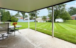 2204 Renown Dr, Jeffersontown, KY 40299