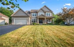 249 Gallant Fox Ln, Webster, NY 14580