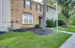 313 FOUNTAINHALL CT, MOUNT LAUREL, NJ 08054