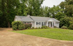 134 Rivermont Dr, Sheffield, AL 35661
