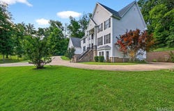 125 Park Lawn Estate, Fenton, MO 63026