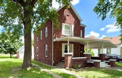 418 W 1st St, Chanute, KS 66720
