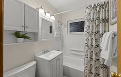 720 E Le Moyne Avenue, Lombard, IL 60148