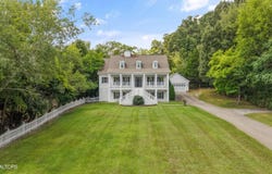 9913 Bluegrass Rd, Knoxville, TN 37922