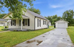 810 Lord ST, Osage City, KS 66523