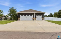 1325 W Waterstone Dr, Sioux Falls, SD 57108