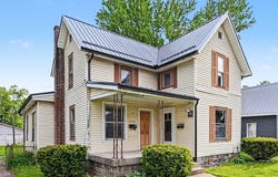 456 E Walnut Street, Nappanee, IN 46550-2020
