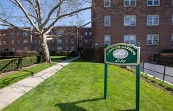 4782 boston post, Pelham, NY 10803