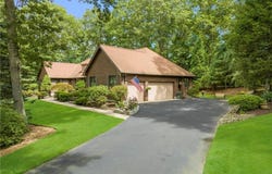 10 Oak Hill Drive, Lincoln, RI 02865
