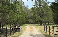 596 Herron TRL, McDade, TX 78650