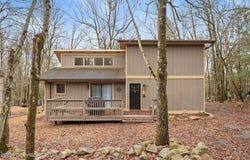 81 Split Rock Road, Lake Harmony, PA 18624