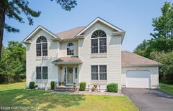 965 Cricket Lane, Long Pond, PA 18334