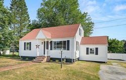 12 Paulette Ave, Dracut, MA 01826
