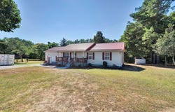 13401 Rockford School Rd, Hurt, VA 24563