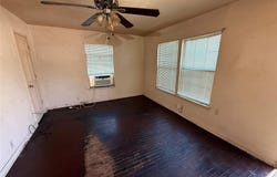 915 S Rockwall Avenue, Terrell, TX 75160