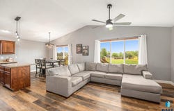 704 Cottonwood Dr, Harrisburg, SD 57032