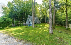 17 Oak Circle, Hadley, NY 12835