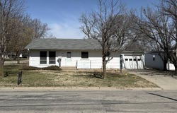 401 E 8th St, Beloit, KS 67420