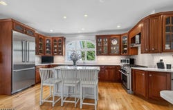 2 Glencree Ln, Clinton Twp., NJ 08833-4372