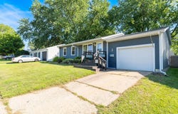 1823 COLUMBUS Drive, Pekin, IL 61554