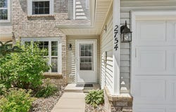2754 Wagon Wheel Trail, Chaska, MN 55318