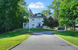 210 Pompton Ave, Pompton Lakes Boro, NJ 07442-1324