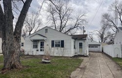 725 Webster Circle E, Kankakee, IL 60901
