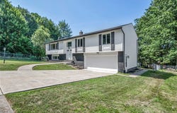 805 Bittersweet Drive, Seven Hills, OH 44131