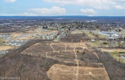30 Landor Lane, Colonie, NY 12047