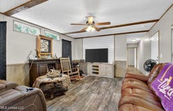 23270 Jj Road, Kiln, MS 39556