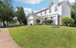 1439 Greenfield Crossing Ct, Ballwin, MO 63021