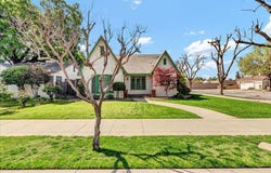 615 W Myrtle Avenue, Visalia, CA 93277