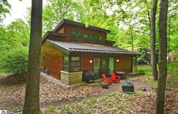 4365 W Burdickville Road, Maple City, MI 49664
