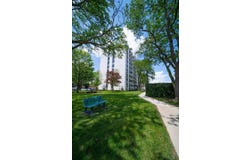9009 Golf Road, Des Plaines, IL 60016