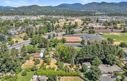 681 W Harbeck Road, Grants Pass, OR 97527