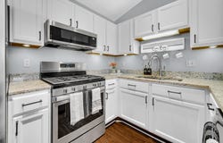 9821 Parkway Drive, Highland, IN 46322