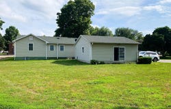 156 W ADAMS Street, Greenview, IL 62642