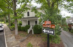 122 Courtney Dr, Lewisburg, WV 24901