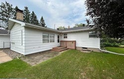 2612 E 18th Ave, Hibbing, MN 55746